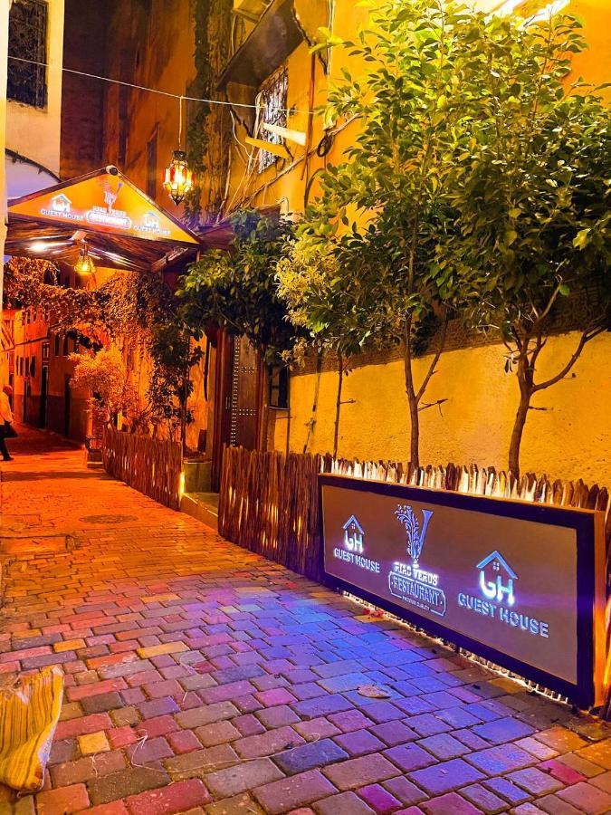 Riad Verus Fes Luaran gambar