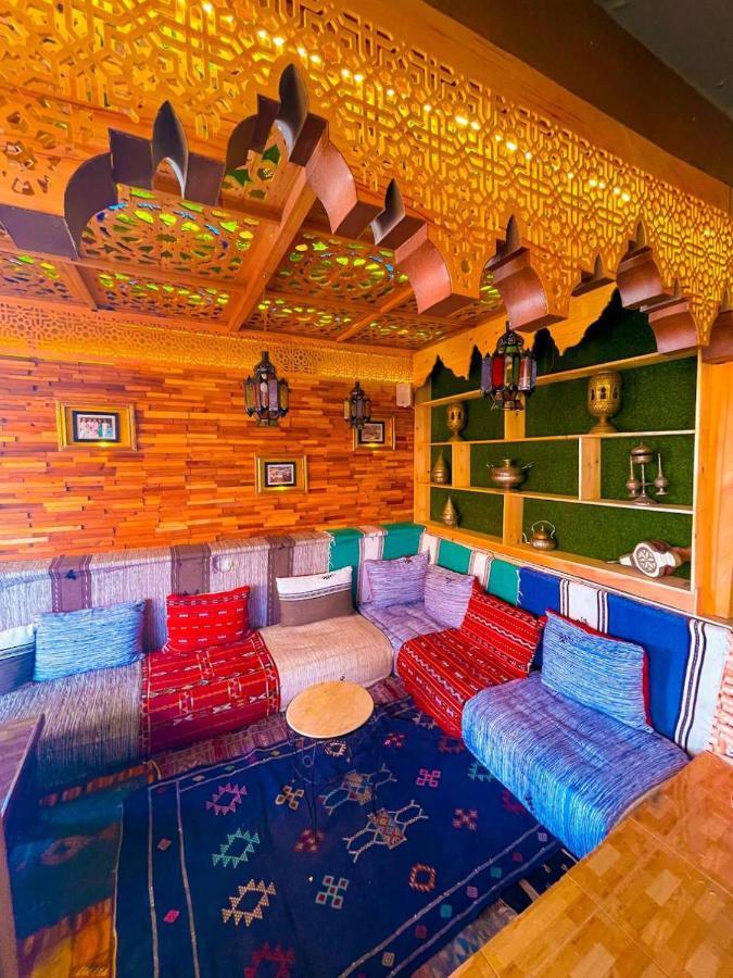 Riad Verus Fes Luaran gambar