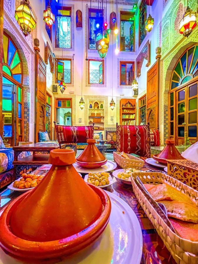 Riad Verus Fes Luaran gambar