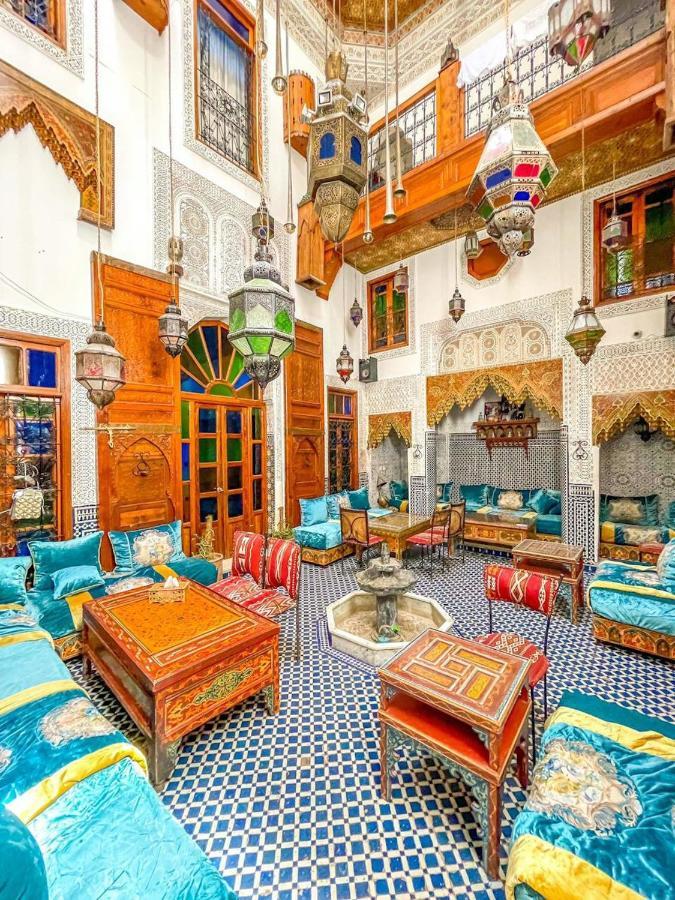 Riad Verus Fes Luaran gambar