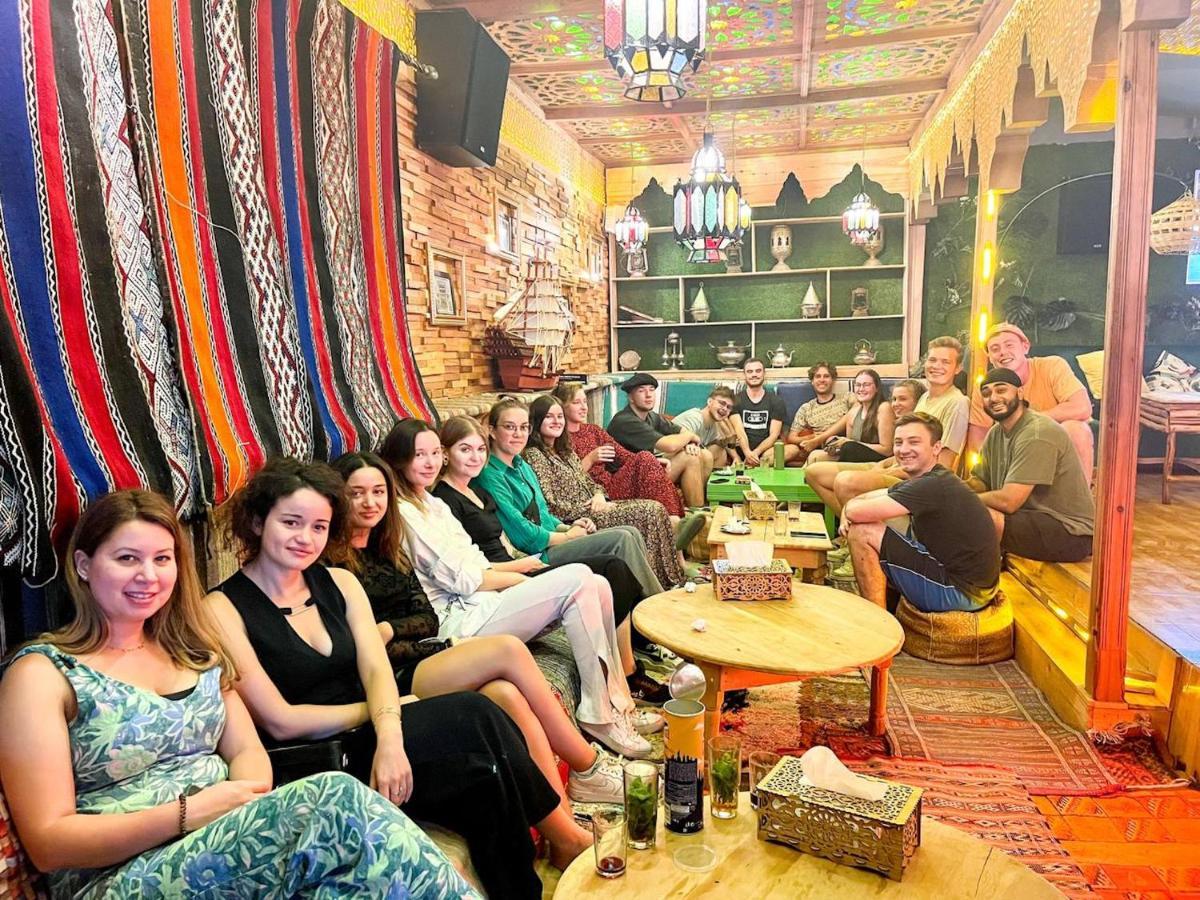Riad Verus Fes Luaran gambar
