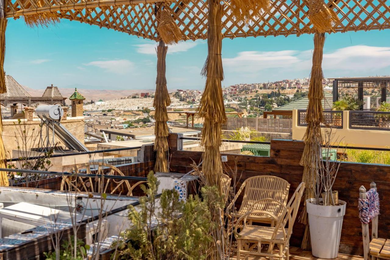Riad Verus Fes Luaran gambar