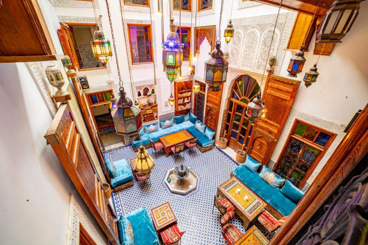 Riad Verus Fes Luaran gambar