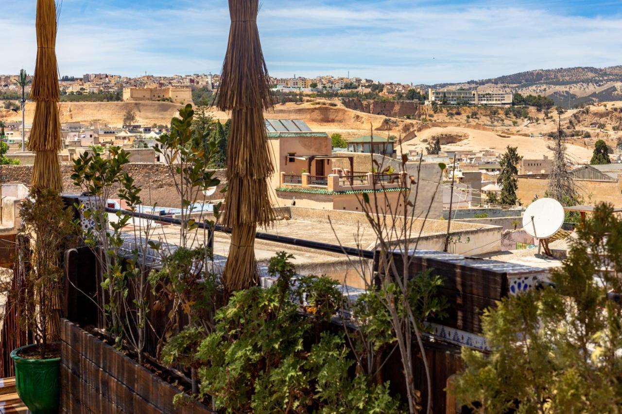 Riad Verus Fes Luaran gambar