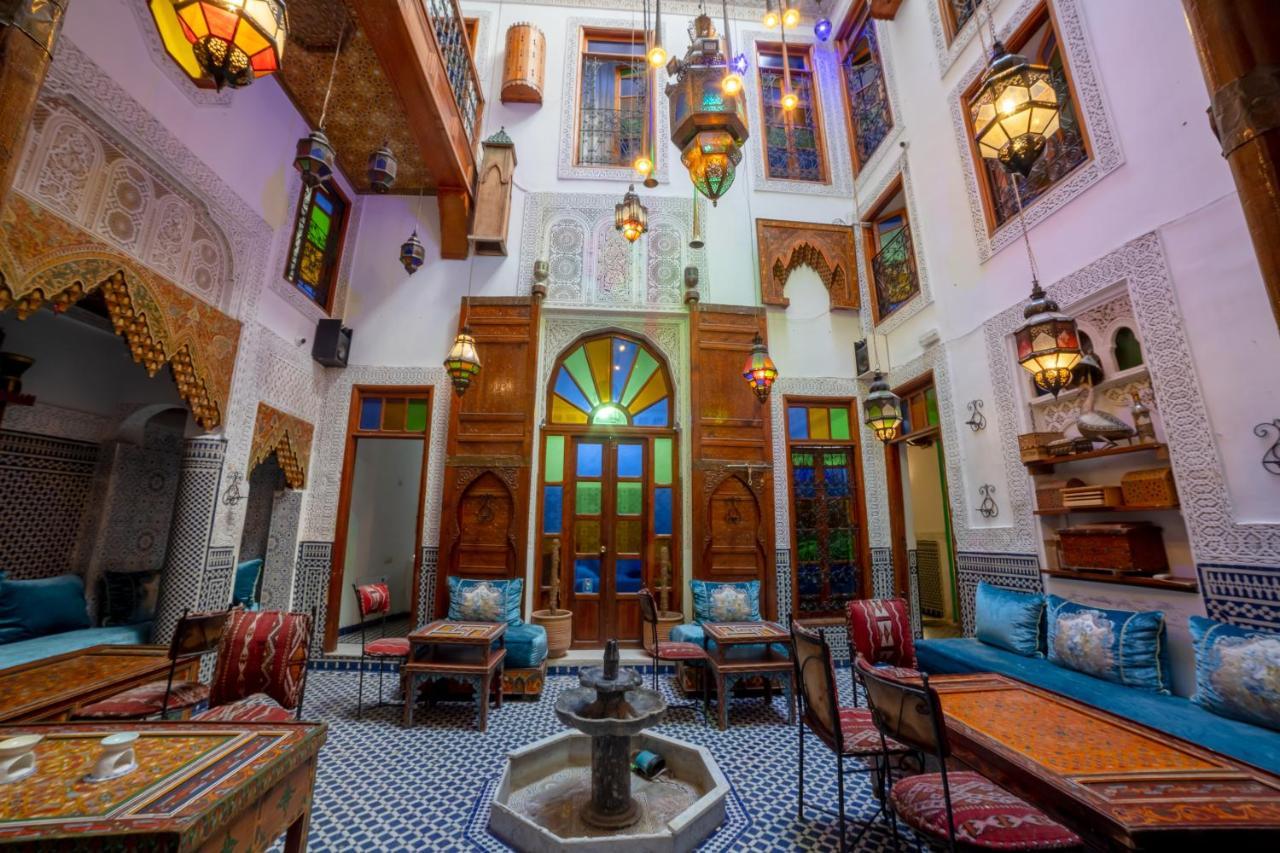 Riad Verus Fes Luaran gambar