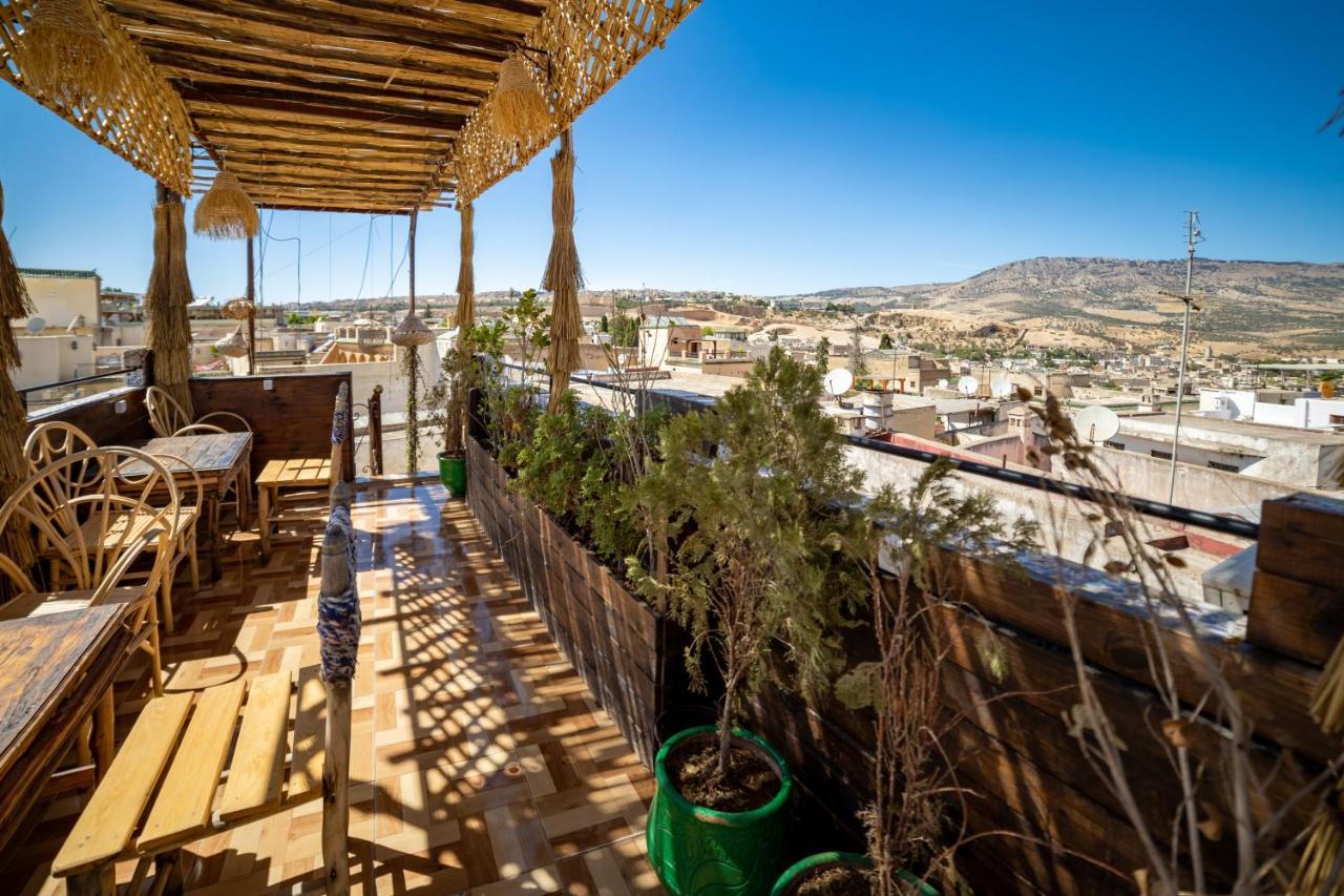 Riad Verus Fes Luaran gambar