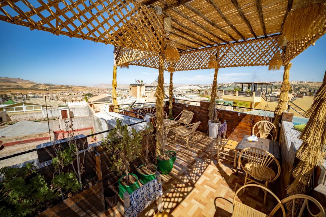 Riad Verus Fes Luaran gambar