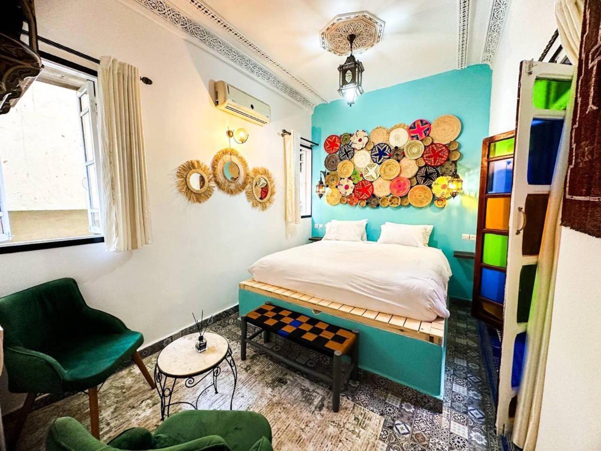 Riad Verus Fes Luaran gambar
