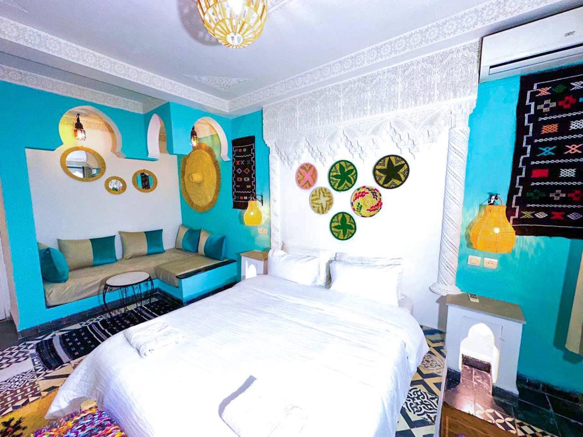 Riad Verus Fes Luaran gambar