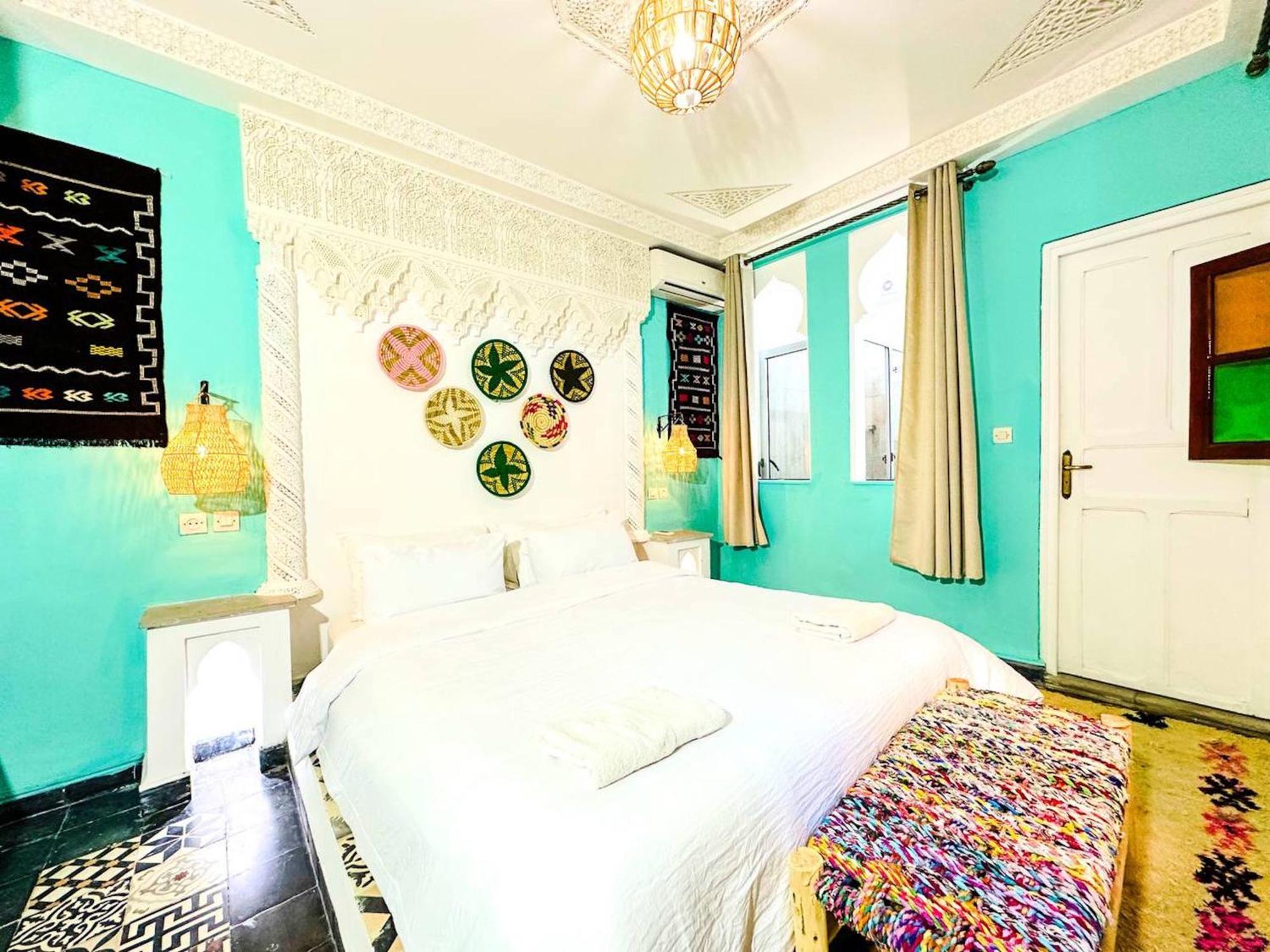 Riad Verus Fes Luaran gambar