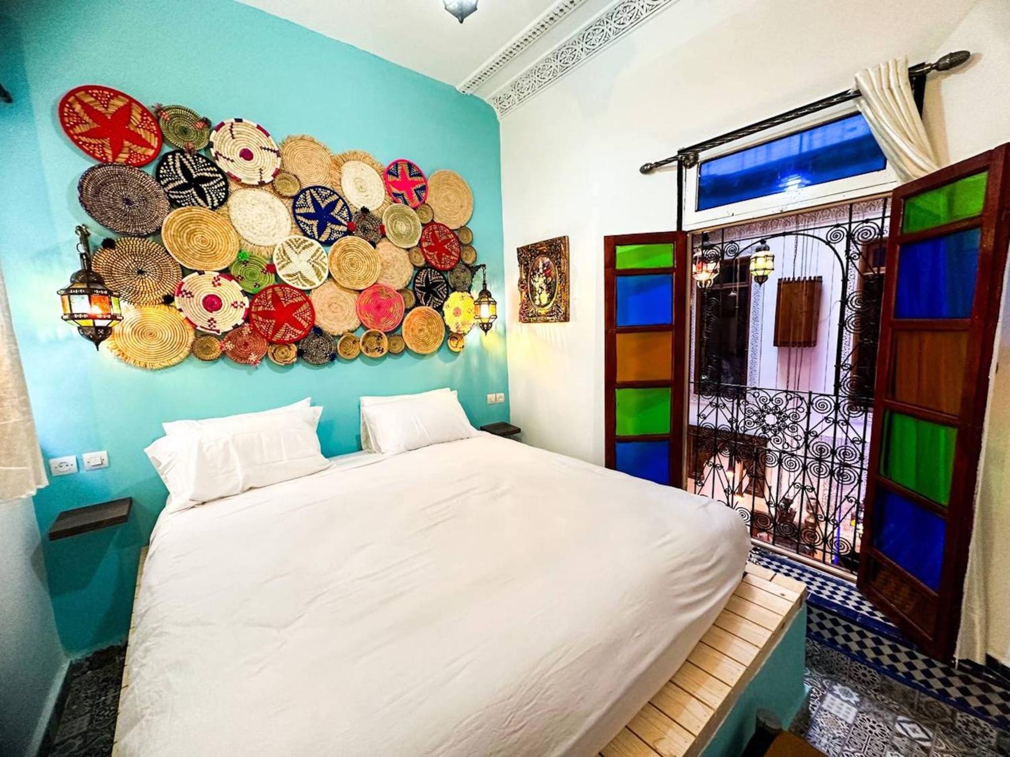 Riad Verus Fes Luaran gambar