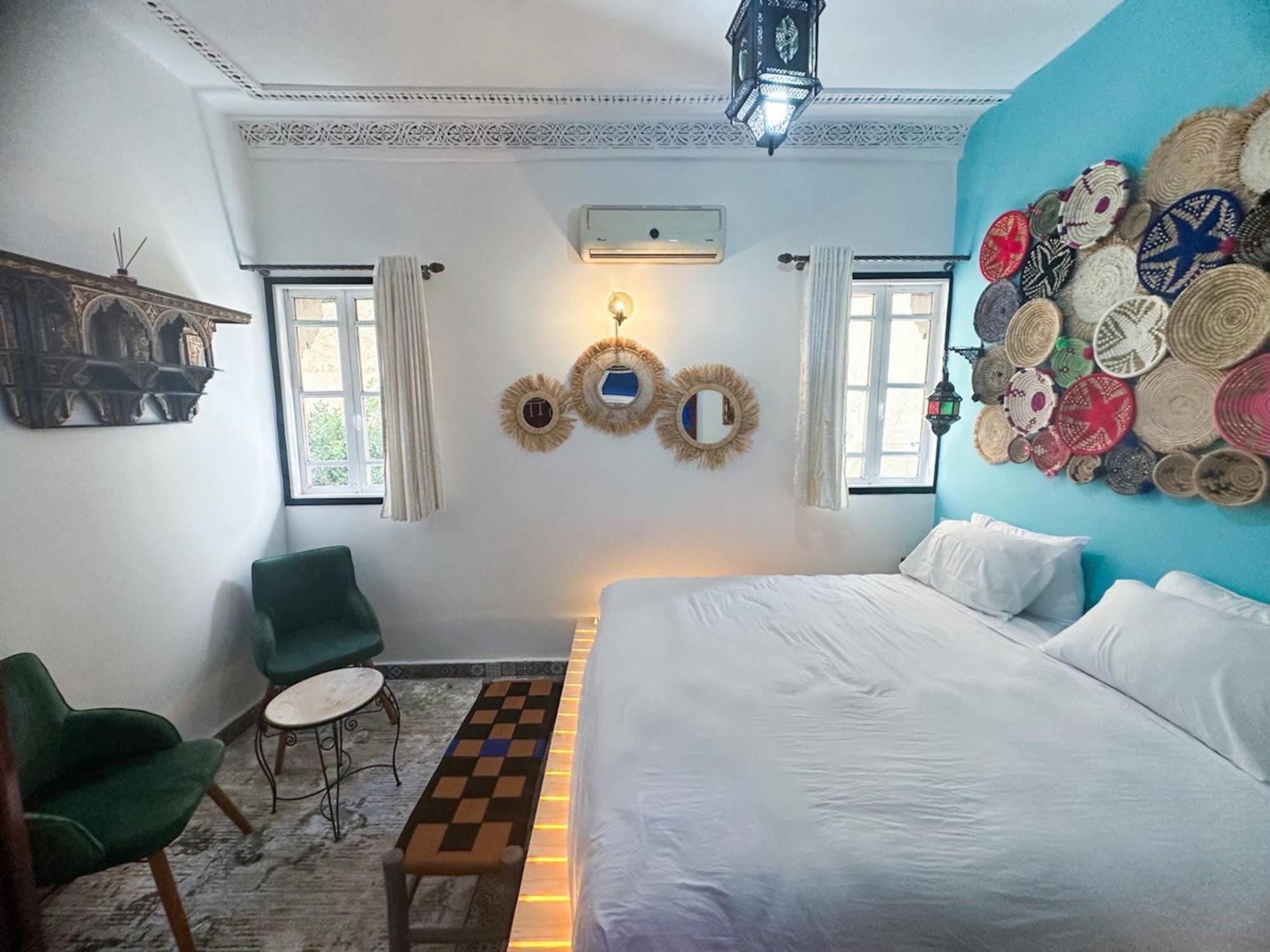 Riad Verus Fes Luaran gambar