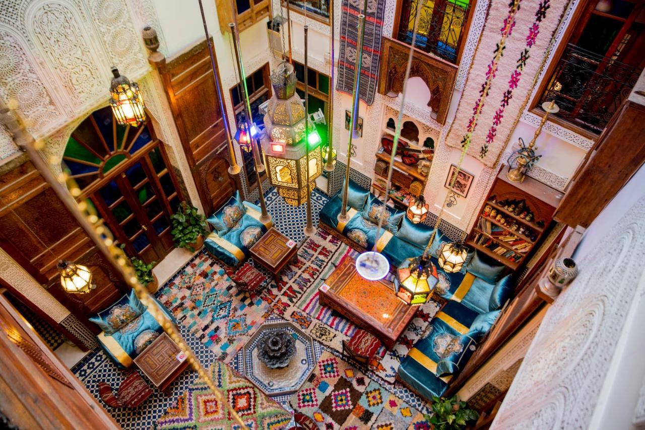 Riad Verus Fes Luaran gambar
