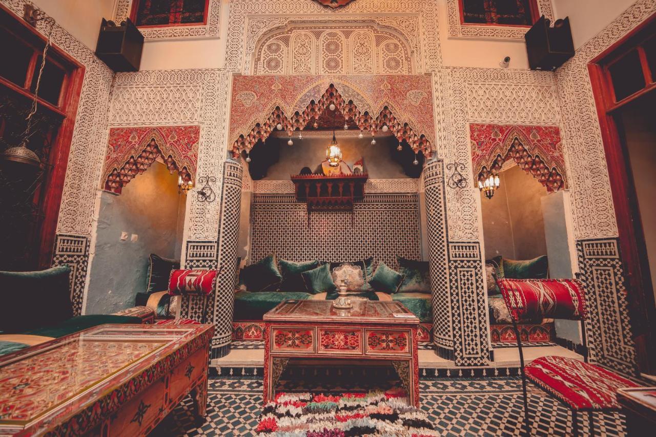 Riad Verus Fes Luaran gambar